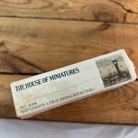 The house of miniatures Hepplewhite dining table dollhouse furniture NIB - Picture 4 of 4